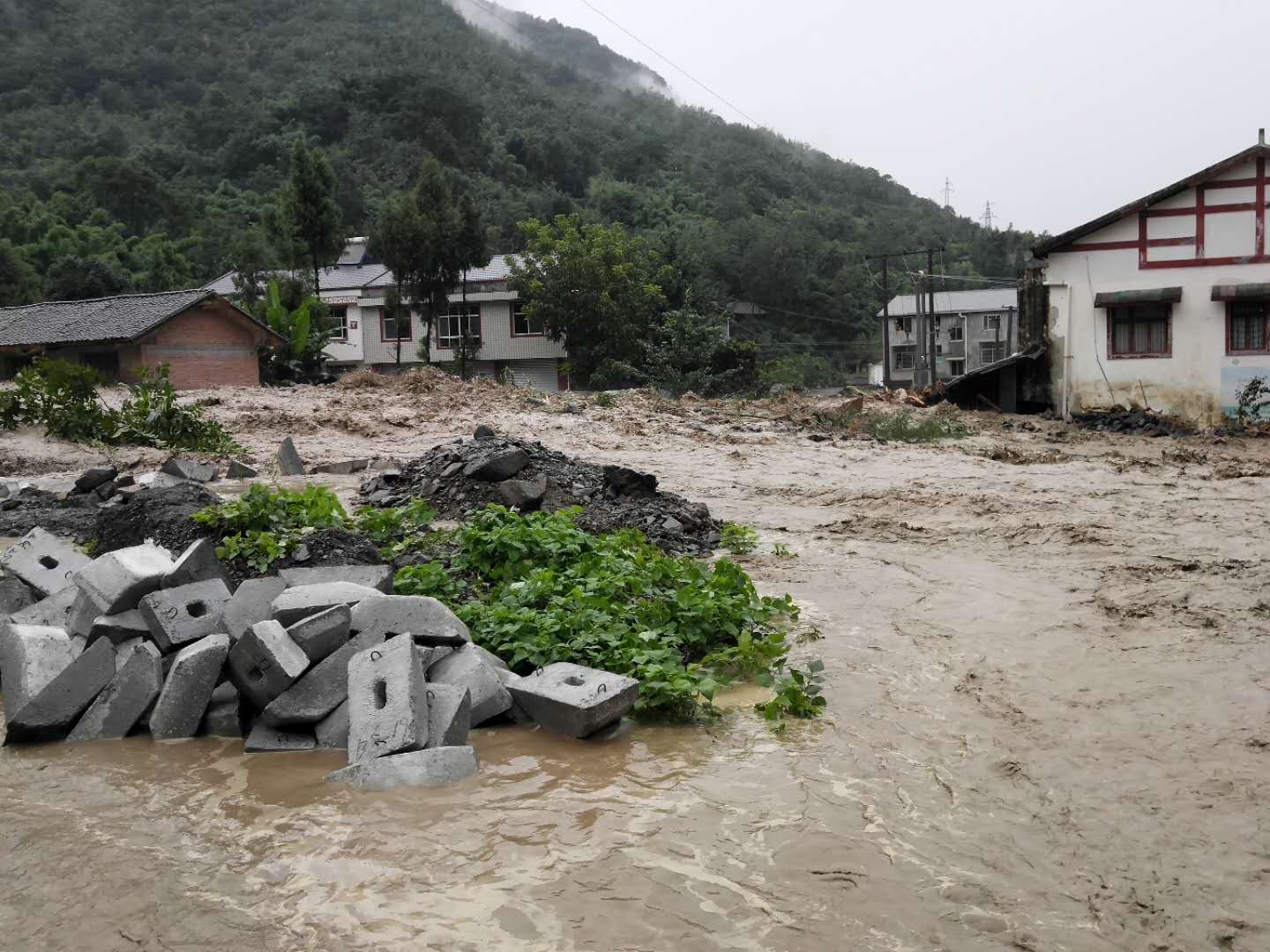 泥石流、山體滑坡等地質(zhì)災(zāi)害時(shí)有發(fā)生